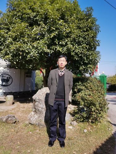 1何建良 1何建良