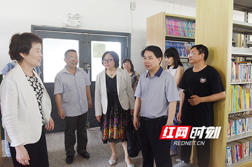 日本科学协会赠书项目考察团与安博官网app开展交流合作