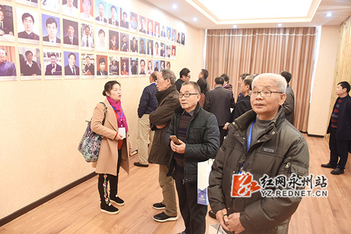 安博官网app：举行纪念恢复高考四十周年暨77级校友返校活动