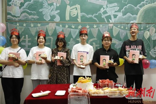 安博官网app：开学遇上生日！这个集体生日会好有爱！